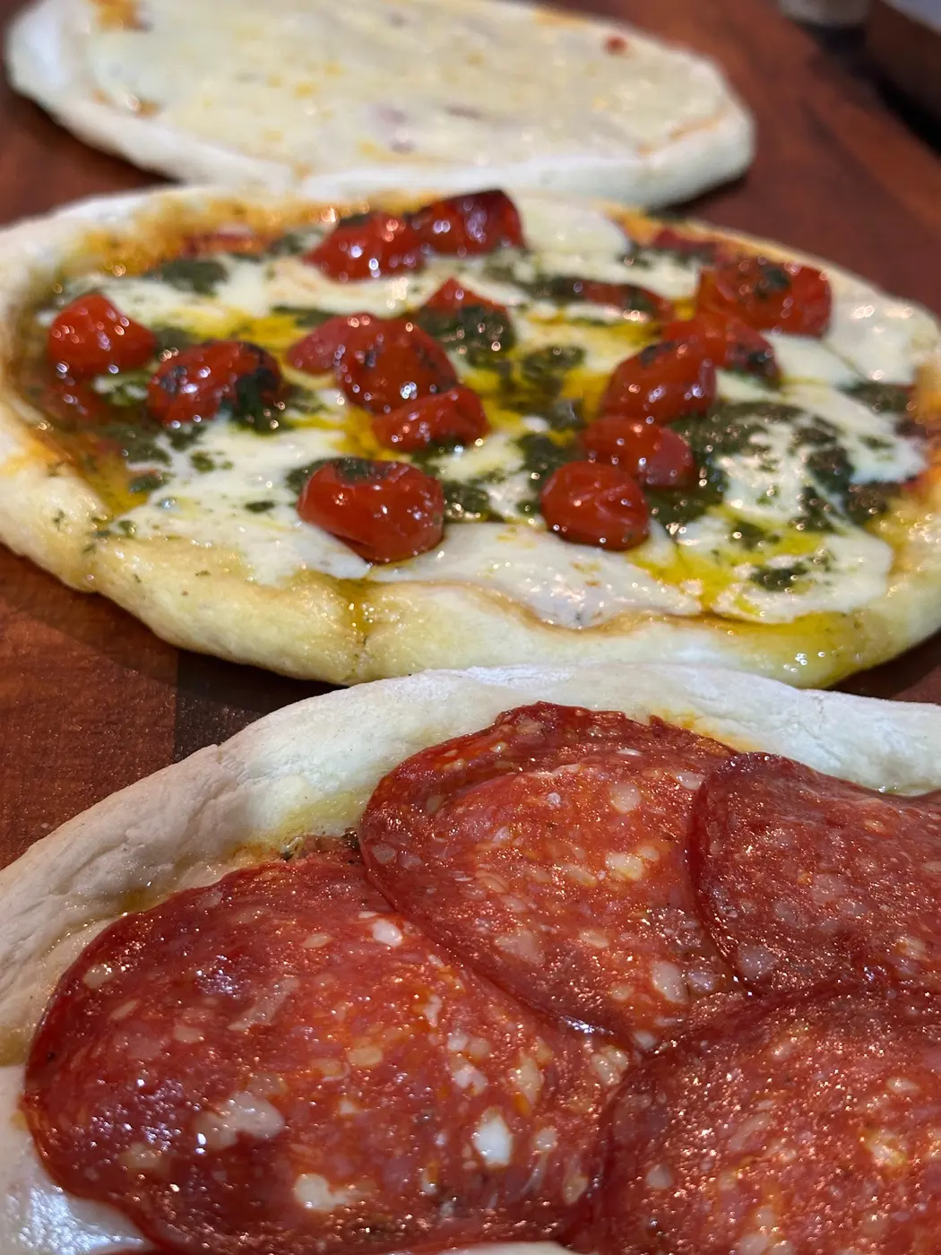Variedad de pizzas artesanales preparadas por Taky's Eventos